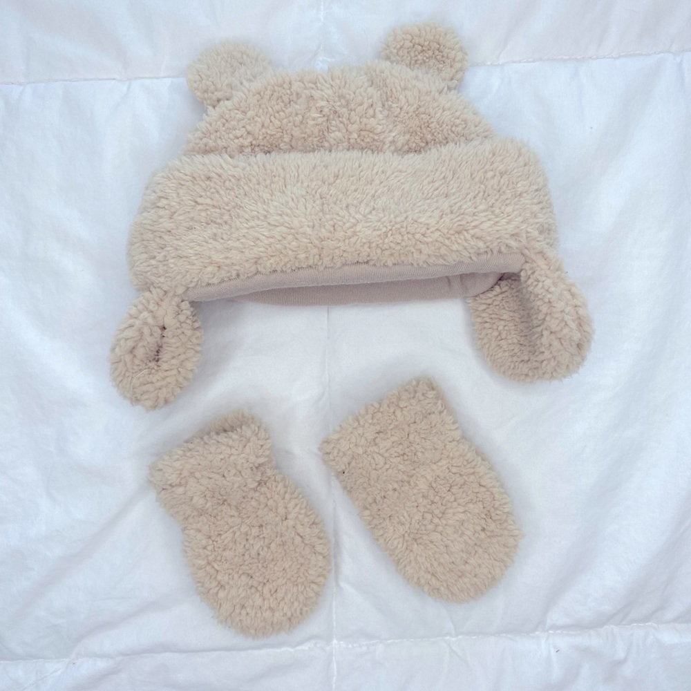 Hat & Mittens Set - Picture 2 of 3